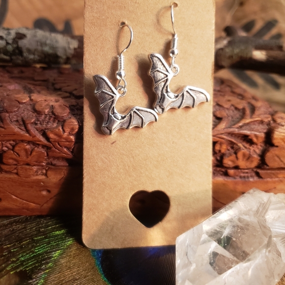 Vampire BAT earrings ~Gothic~Horror~Dracula~Halloween Jewelry~Goth~Witchy~Vamp - Picture 5 of 11